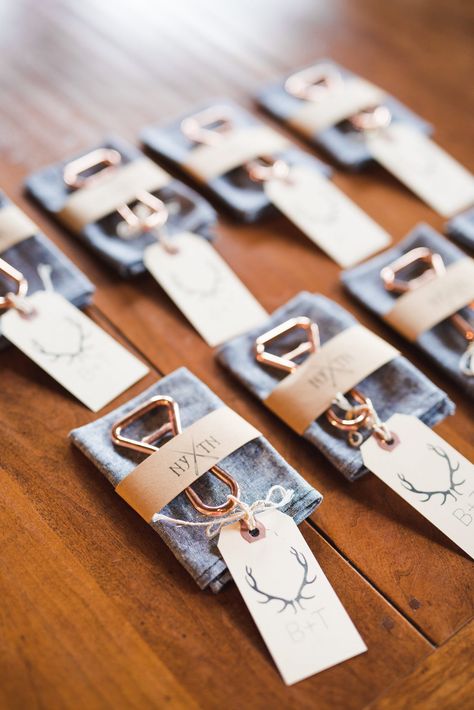 Bottle-Opener Favors Wedding Favours Bottles, Rustic Groom, Bottle Opener Favors, Wedding Giveaways, Vermont Wedding, Wedding Favors Fall, Wedding Favors Cheap, 40th Gifts, Favors Diy