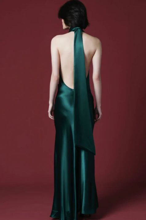 Emerald Satin Dress, Sau Lee, Backless Gown, Rent Dresses, Color Me Beautiful, Emerald Color, Backless Maxi Dresses, Satin Gown, Dress Rental