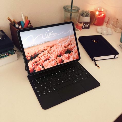 Ipad Uses, Ipad Pro Aesthetic, Ipad Pro Magic Keyboard, Ipad Magic Keyboard, Ipad Work, Ipad Pro Accessories, Ipad Pro 2020, Magic Keyboard, Cool Tech Gadgets Electronics