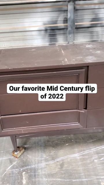 Mcm Credenza Makeover, Mcm Furniture Flip, Mcm Painted Furniture, Mcm Furniture Makeover, Mid Century Modern Furniture Redo, Mid Century Makeover, Furniture Restauration, Mid Century Modern Furniture Makeover, Mid Century Furniture Makeover