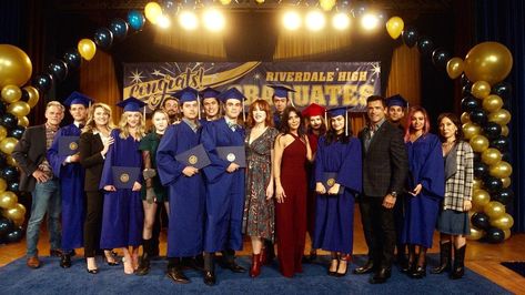 Roberto Aguirre-Sacasa on Instagram: “Today’s a big day in #Riverdale. As excited/nervous as I was for my own high school graduation waaaay too many years ago. Somehow, this one…” Riverdale Characters, Riverdale Aesthetic, Gina Gershon, Tv Show Couples, Luke Perry, Chad Michael Murray, Riverdale Cast, Betty Cooper, Lili Reinhart