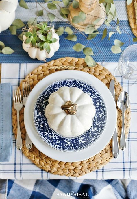 A Blue and White Thanksgiving Table Blue And White Thanksgiving Table, Blue And White Thanksgiving, White Thanksgiving Table, Blue Thanksgiving Table, Thanksgiving Table Settings Centerpieces, Blue And White Tablescapes, Easy Thanksgiving Decorations, Blue Thanksgiving, Blue And White Plates