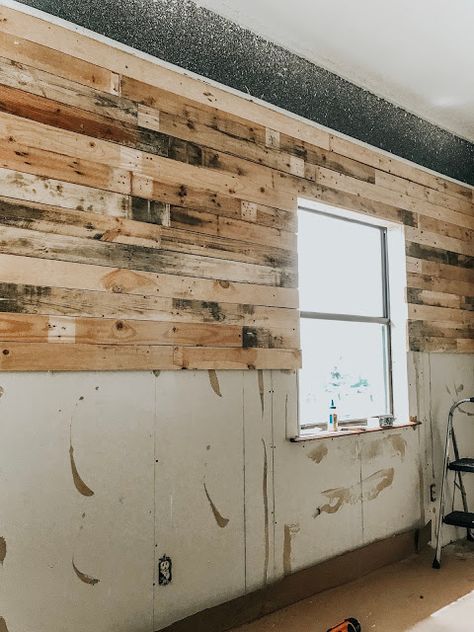 Pallet Wood Garage Walls, Pallet Garage Wall, Pallet Wall Garage, Garage Pallet Wall, Diy Garage Wall Covering, Palet Wall Ideas, Garage Makeover Man Cave, Garage Interior Walls, Pallett Wall