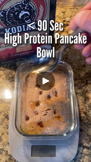 Pancake Bowl, Kodiak Recipes, Recipes For Fat Loss, Kodiak Pancakes, Chocolate Protein Pancakes, Cake Cinnamon, High Protein Pancakes, Peanut Butter Yogurt, Protein Pancake Mix