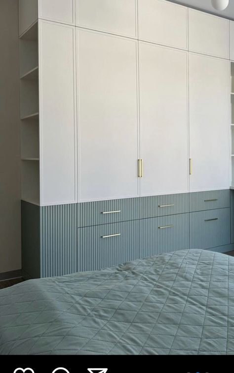 Sky Blue Wardrobe Design, Bedroom Cupboard Designs Master Bath, Bedroom Cupboard Color Combinations, Fluted Laminate Wardrobe, Children Bedroom Wardrobe Designs, Bedroom Ceiling Design Modern, Sliding Wardrobe Design Bedroom, Bedroom Cupboard Designs Colour, Kids Room Wardrobe Design