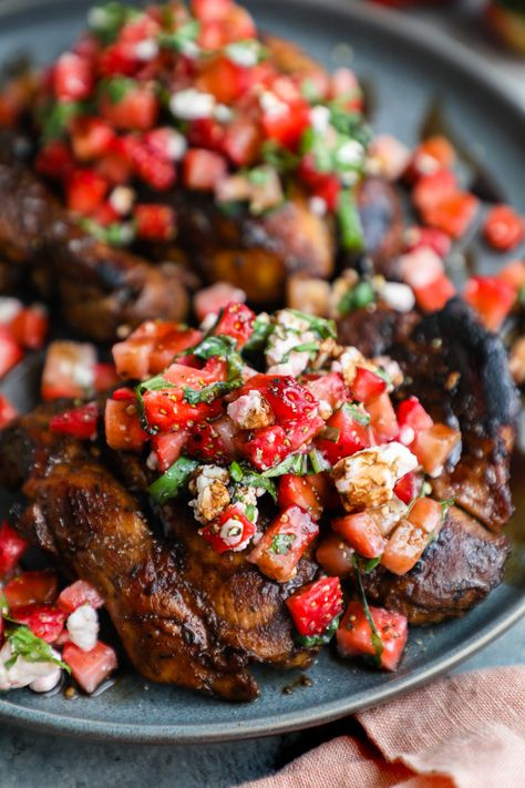 Tangy balsamic chicken thighs are topped with a sweet strawberry, feta & basil topping then drizzled with balsamic glaze! This balsamic chicken with strawberries recipe is an easy dinner your guests will love! Grilled Balsamic Chicken, Balsamic Reduction Recipe, Balsamic Chicken Marinades, Balsamic Chicken Thighs, Strawberry Feta, Balsamic Chicken Recipes, Balsamic Marinade, Marinated Chicken Thighs, Entertaining Food