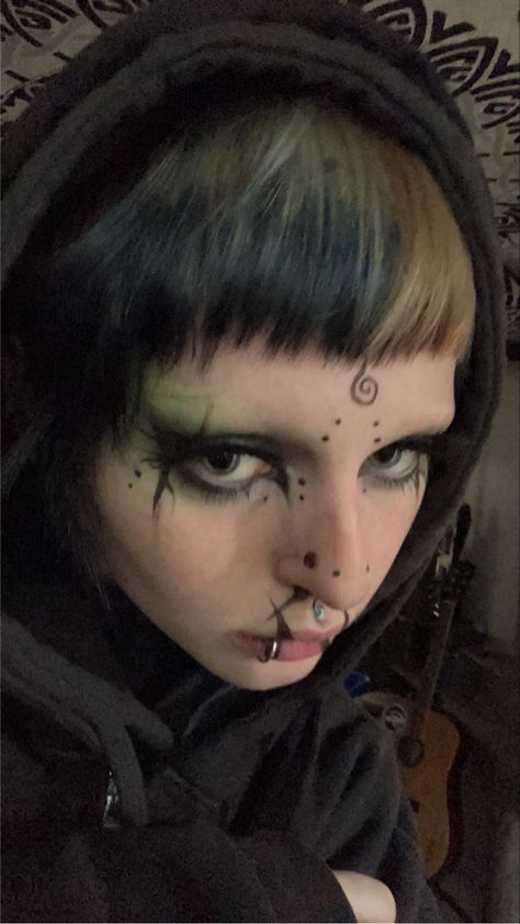 Whimsigoth Makeup Aesthetic, Funky Eyeliner Looks, Rune Makeup, Whimsigoth Makeup, Dot Makeup, Artsy Makeup, Funky Makeup, New Year's Makeup, Happy Makeup