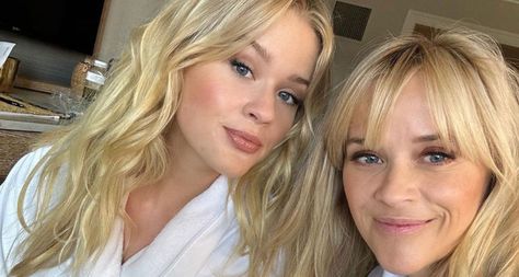 Reese Witherspoon Daughter, Simple Black Choker, Ava Phillippe, Marie Claire Australia, Dewy Makeup Look, Blue Eyes Pop, Mint Green Dress, Best Selfies, Favorite Daughter