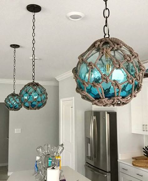 Coastal Lamp, Glass Floats, Dream Beach Houses, Lamp Pendant, Beachy Decor, Deco Originale, Deco Luminaire, Beach House Interior, Diy Interior