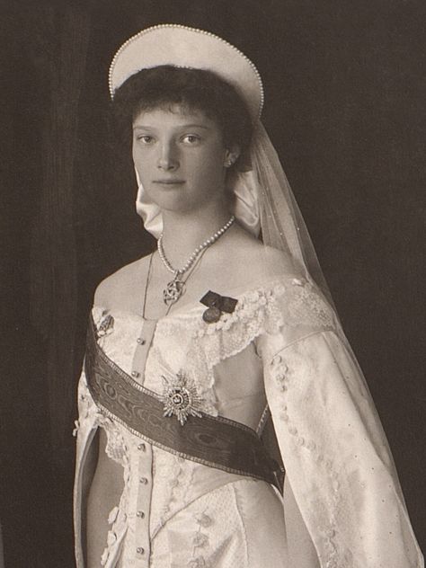 Tatiana Nikolaevna, 1913 Queen Mary Of England, Mary Of Teck, Grand Duchess Tatiana Nikolaevna Of Russia, Tatiana Romanov, Tatiana Nikolaevna, Queen Victoria Family, Alexei Romanov, Romanov Sisters, Grand Duchess Olga