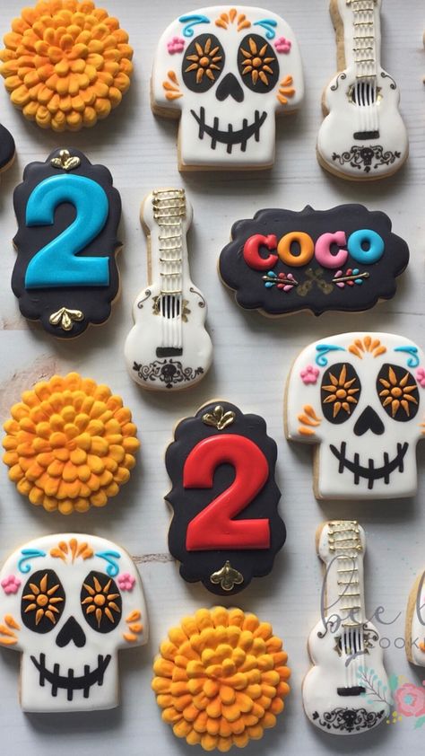 Disney Coco Cookies Decorated, Coco Movie Cookies, Pixar Coco Birthday Party, Coco Balloon Arch, Coco Halloween Party, Coco Bday Party Ideas, Coco Disney Party Ideas, Coco Themed First Birthday Party, Coco Disney Birthday Party