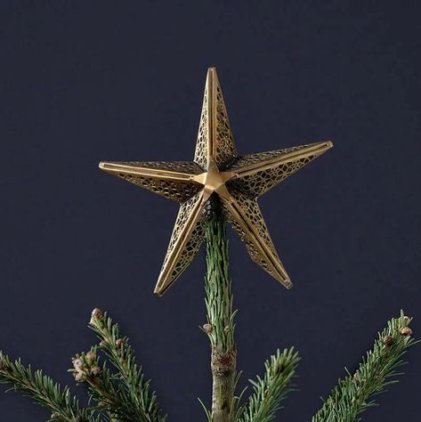 Bows on christmas tree