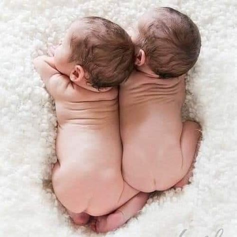 Newborn Room Ideas, Twin Baby Rooms, Twin Pictures, Newborn Room, Twin Photography, Twin Photos, Baby Pictures Newborn, Newborn Family Photos, Cute Twins