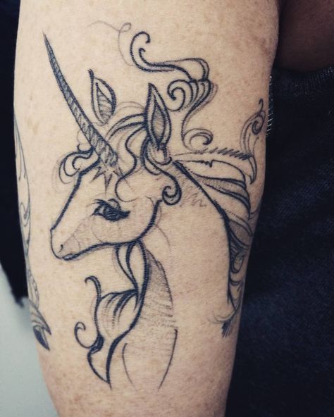 #püppiobermeier Danke liebe Sandra! #lastunicorntattoo #lastunicorn #thelastunicorn Simple Unicorn Tattoo, Traditional Unicorn Tattoo, Unicorn Back Tattoo, Unicorn Tattoo Ideas, Mlp Tattoo, Last Unicorn Tattoo, Trad Unicorn Tattoo, The Last Unicorn Tattoo, Unicorn Tattoo