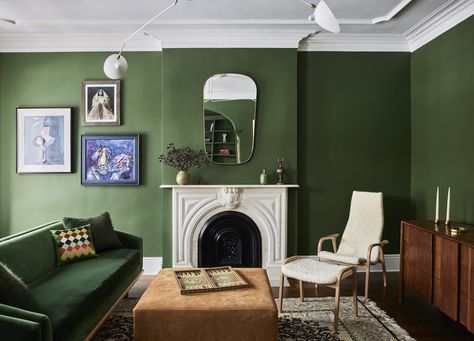 Clinton Hill Townhouse by Ronen Lev | Global Design | est living Brooklyn Bedroom, Powder Room Tile, Curved Sofa Living Room, Pop Colour, Low Sofa, Round Furniture, Eclectic Dining, Clinton Hill, London Townhouse