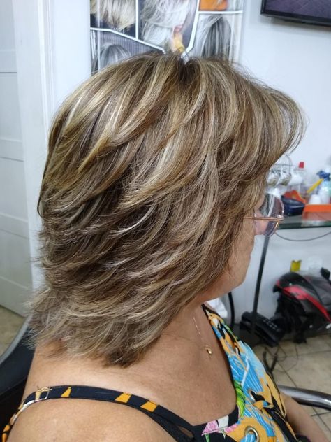 Shag With Layers Haircut, Short Layered Hair Choppy Shag Hairstyles Medium, Medium Layered Haircuts Over 50, Feathered Hairstyles Medium Over 50, Feather Layer Haircut, Super Layered Hair Medium, Layered Shag Hairstyles, 50 Year Old Hairstyles Medium, Short Feathered Haircuts