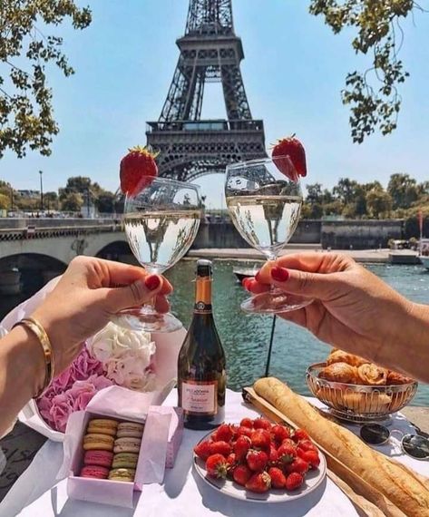 Pullman Paris, Best Ways To Propose, Paris Pictures, Paris Tours, Paris Aesthetic, Food Wallpaper, Happy Morning, Paris Photo, Paris Eiffel Tower