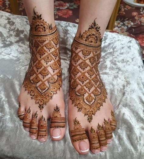 Feet Henna Designs, Feet Henna Design, Feet Mehndi Designs, Leg Mehendi Design, Feet Mehendi, Leg Mehndi Design, Leg Mehendi, Leg Mehndi Designs, Feet Henna