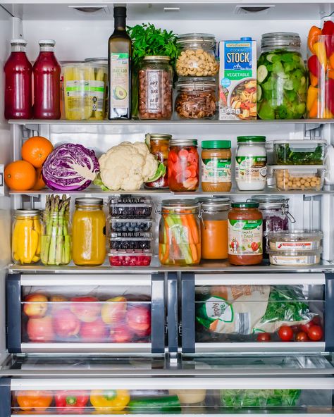 Tips on how to stock your fridge for success, including an affordable vegan grocery shopping list and lots of easy, healthy vegan meal prep ideas to help you kick off the new year right! Healthy Vegan Meal Prep, Vegan Meal Prep Ideas, Healthy Fridge, Seared Chicken Breast, Vegan Grocery, Meal Prep Ideas, Pickled Veggies, Fridge Organization, Vegan Meal Prep