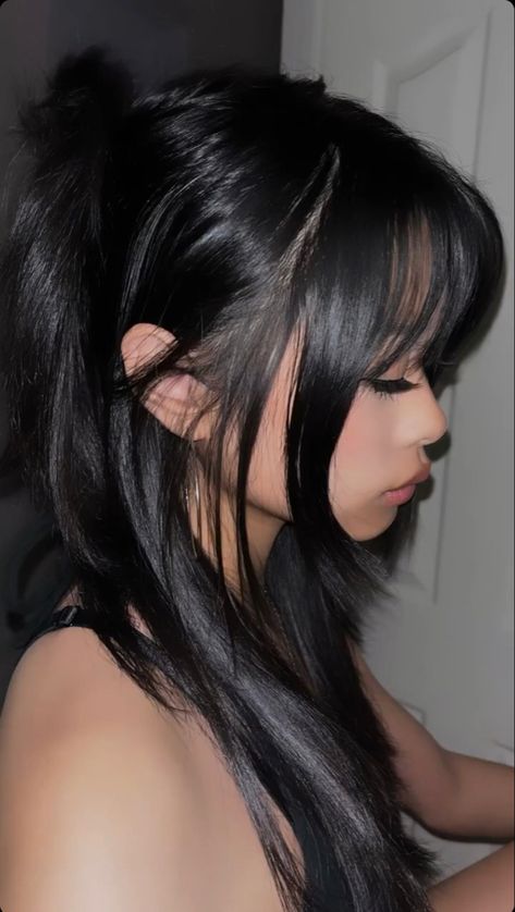 Curtain Bangs Connecting Layers, Curled Hairstyles Aesthetic, Latina Hairstyles Bangs, Bangs With Long Side Pieces, Hair Pulled Up, Interior Layers Haircut, Layered Flipped Hairstyles, Black Hair Inspo Color, Soft Goth Hairstyles