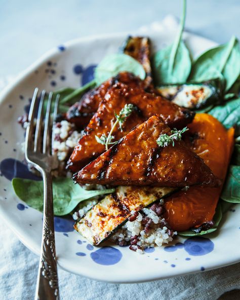 THE BEST MARINATED & GRILLED TEMPEH » The First Mess // Plant-Based Recipes + Photography by Laura Wright Best Tempeh Marinade, Tempeh Dinner, Grilled Tempeh, Tempeh Marinade, Marinated Tempeh, Tempeh Recipe, Laura Wright, Tempeh Recipes, Vegan Bbq