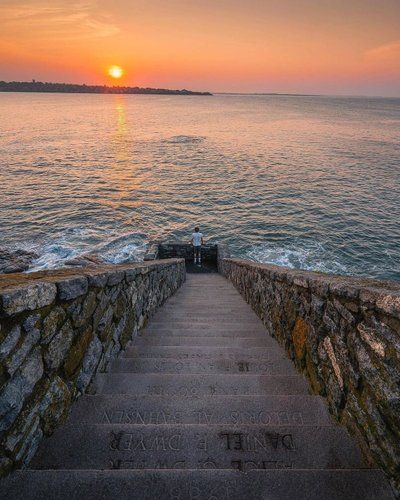 Downtown Newport Rhode Island, Rhode Island Newport, Newport Rhode Island Aesthetic, Rhode Island Aesthetic, Rhode Island Travel, Mansion Tour, Walkable City, Island Wallpaper, England Summer