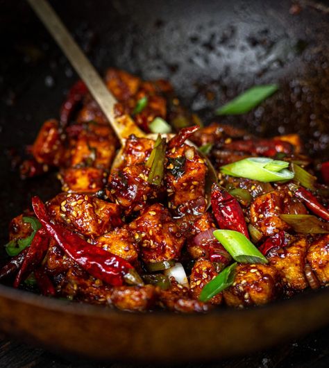 Spicy & Crunchy Garlic Tofu (Kkanpoong Tofu) - The Korean Vegan Vegetarian Wok Recipes, Tofu Side Dish Recipes, Bake Tofu, Vegan Tofu Recipes, The Korean Vegan, Crunchy Garlic, Garlic Tofu, Spicy Vegetarian Recipes, Spicy Vegan Recipes