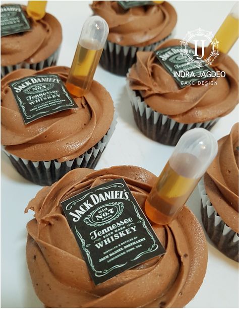 Moist & delicious #alcohol infused chocolate #cupcakes, decorated with chocolate frosting and topped with Jack Daniel's #edibleimage. Get a quote at IJ Cake Design! Whisky Party Decorations, Men Birthday Party Ideas Decoration Guys, Alcohol Infused Chocolate, Jack Daniels Cupcakes, Festa Jack Daniels, Alcohol Infused Cupcakes, Infused Cupcakes, Cupcakes Christmas, Boozy Cupcakes