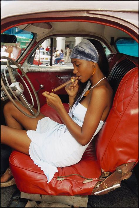 Zigarren Lounges, Cuban Women, Cigars And Women, Vinales, Cuban Cigars, Good Cigars, Fidel Castro, Varadero, Cigars And Whiskey