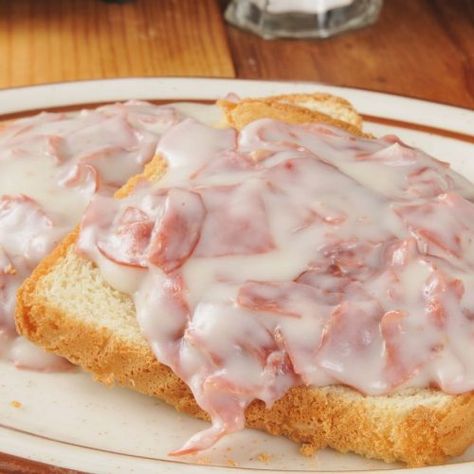 Shit On A Shingle (Creamed Chipped Beef on toast) - IzzyCooking Creamed Beef On Toast, Creamed Tuna On Toast, Cream Chipped Beef Recipe, Beef On Toast, Sos Recipe, Creamed Chipped Beef, Great Breakfast Ideas, Peanut Butter Bread, Chipped Beef