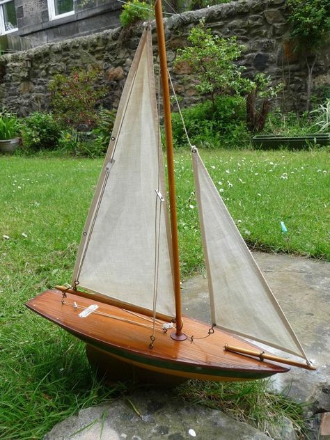 Vintage Pond Yacht milbro Ailsa Scotland Circa 1950s to sail or display | #1775888708 Pond Boat, Model Sailboats, Toy Sailboat, Model Sailing Ships, Pond Yachts, Wooden Model Boats, Model Boat Plans, Yacht Model, Toy Boats