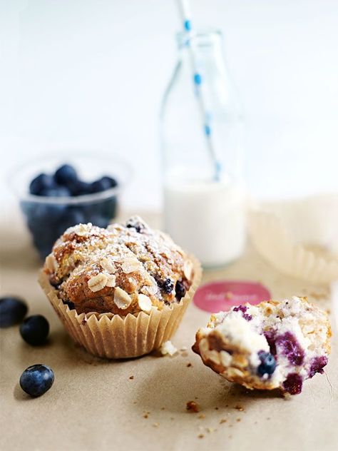 blueberry, oat and yoghurt muffins Choc Chip Muffins Recipe, Yoghurt Muffins, Muffin Allo Yogurt, Choc Chip Muffins, Donna Hay Recipes, Yogurt Muffins, Blueberry Oat, Donna Hay, Gateaux Cake