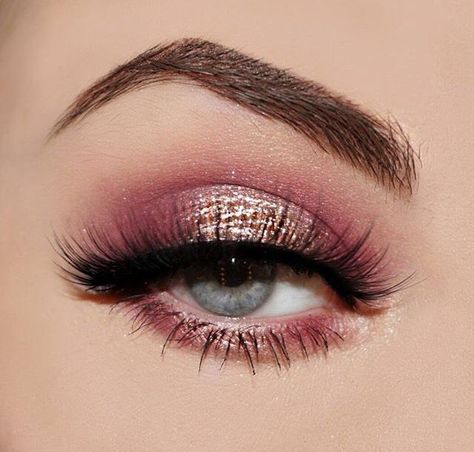 ➳ pinterest: Hayitsmollay ➳ Trucco Smokey Eye, Make Up Mata, Blue Eye Makeup Tutorial, Rose Gold Eye Makeup, Make Up Designs, Eyes Ideas, Eyeliner Tips, Mekap Mata, Alat Makeup