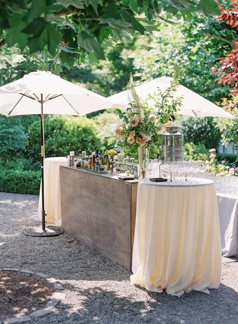 Garden Wedding Cocktail Tables, Garden Wedding Bar Ideas, Backyard Party Fence Decor, Outdoor Wedding Bar Table, Backyard Wedding Lounge Area, Cocktail Hour Poolside Wedding, Summer Wedding Garden Party, May Garden Wedding, Champagne Garden Party