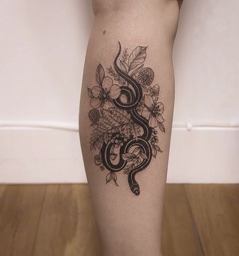 My first big piece! Garter snake by Caitlin Lindstorm private shop in Vaudreuil-Dorion Qc Canada https://ift.tt/2N48y7G #tattoo #tattoos #Fashion #lifestyle Snake Mushroom Tattoo, Snake And Plant Tattoo, Moth Snake Tattoo, Fern And Snake Tattoo, Flower And Snake Tattoo Thigh, Snake Tattoo Women, Garter Snake Tattoo, Snake Plant Tattoo, Snake Forest Tattoo