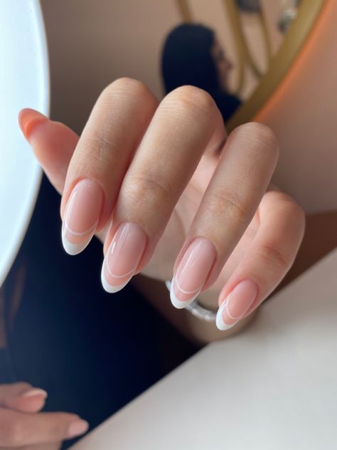 Simple elegant nail style French Nails Double Line, French Tip Double Line, Double Lined French Tip, Double Line French Tip Nails, Double French Tip Nails, Double French Nails, Simple Elegant Nails, Elegant Nail