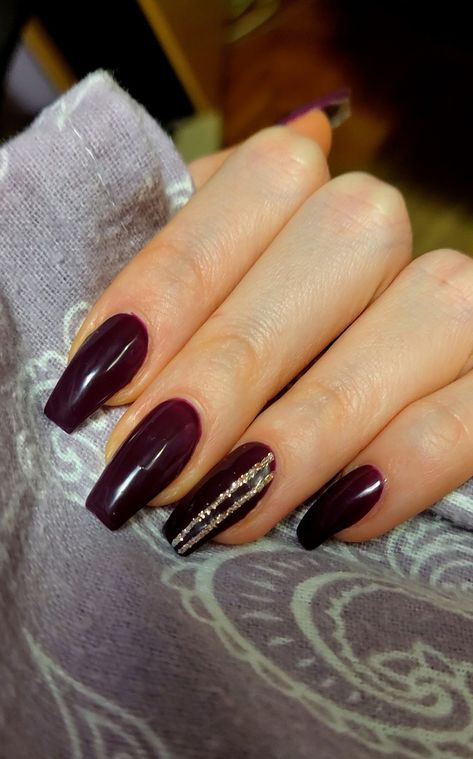 Dark Colour Nails Designs, Dark Purple French Nails, Dark Purple And Gold Nails, Dark Plum Nails, Deep Purple Nails, Golden Nails Designs, Stripes Nails, Dark Color Nails, Indian Nails