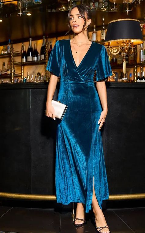 Blue Velvet Dress Outfit, Corporate Holiday Party Outfit, Turquoise Dress Outfit, Silver Stilettos, Velvet Dresses Outfit, Velvet Formal Dress, Your Insecurities, Teal Outfits, Wedding Guest Outfit Winter