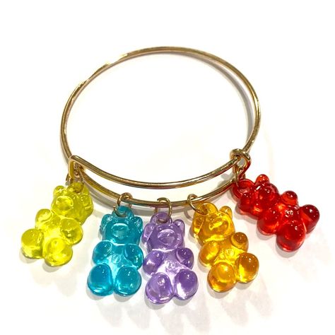 New. Adorable Acrylic Gummy Bear Charms Approx 1/2” X 3/4” In Size Diameter Of Bracelet Is 4” Is Expandable Kids Charm Bracelet, Gummy Bear Charms, Charm Bracelet Gold, Kids Accessories Jewelry, Gold Charm Bracelet, Gummy Bear, Girl Jewelry, Gummy Bears, Bracelet Gold