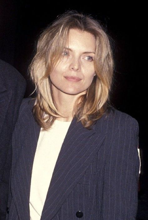 Michel Pfeiffer, Michele Pfeiffer, 90s Street Style, Beautiful Haircuts, Hairstyles For Layered Hair, Michelle Pfeiffer, April 29, Look At You, Layered Hair