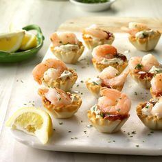 Shrimp Tartlets Recipe -Fill mini tart shells with a cream cheese mixture, then top with seafood sauce and shrimp for a picture-perfect look and delightful taste. This recipe makes a great appetizer, or serve several for a fast, light meal. —Gina Hutchison, Smithville, Missouri Cold Shrimp Appetizers, Shrimp Appetizers Easy, Progressive Dinner Party, Cold Shrimp, Shrimp Appetizer Recipes, Shrimp Appetizer, Ensalada Caprese, Sauce Cocktail, Tartlets Recipe