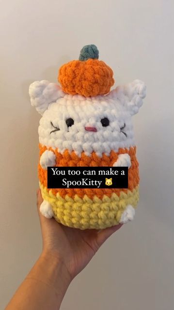 Cute Crochet Halloween Ideas, Pumpkin Bag Crochet, Halloween Crochet Stuffies, Halloween Crochet Stuffed Animals, Cute Halloween Crochet Ideas, Fall Crochet Animals, Seasonal Crochet Projects, Crochet Plushies Halloween, Spooky Season Crochet