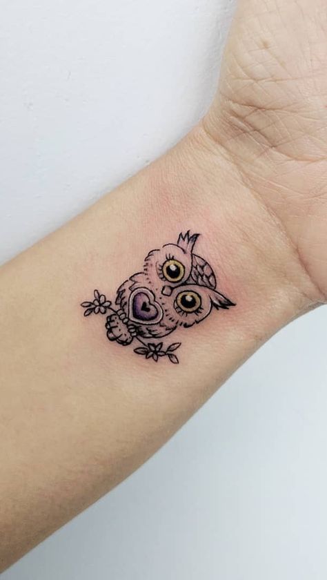 Cute Small Owl Tattoos, Mother Owl Tattoo, Back Owl Tattoo Women, Cute Tattoo Designs Simple, Owl Tatoos Design, Tiny Owl Tattoos For Women, Owl Wrist Tattoos For Women, Small Owl Tattoo For Women Unique, Owl Tattoo Cute