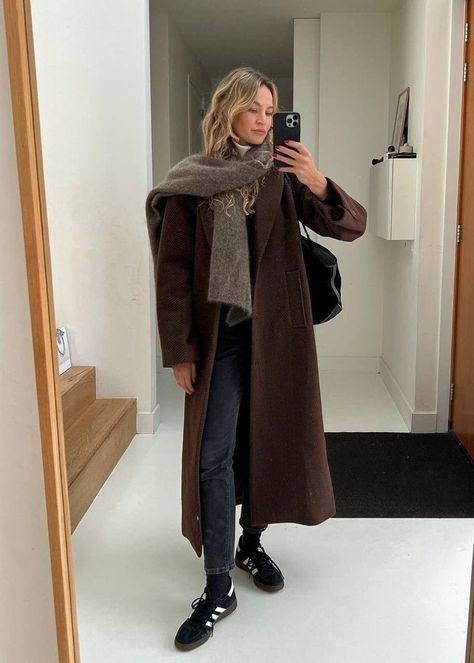 Wool Coat Outfits, Long Coat Outfit, Adidas Samba Outfit, Samba Outfit, Winter Wardrobe Essentials, Trench Coat Outfit, Chic Scarves, Scarf Outfit, Winter Capsule Wardrobe