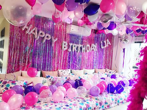 Slumber Party Set Up Ideas, Pink Slumber Party Decorations, Purple Sleepover Party, Sleepover Business, Sleepover Decor, Slumber Party Decorations, Spa Sleepover Party, Girls Sleepover Party, Birthday Sleepover Ideas