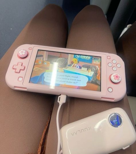 Pink Nintendo Switch Aesthetic, Nintendo Switch Girl, Pink Switch Lite, Aesthetic Nintendo Switch Lite, Pink Nintendo Switch, Nintendo Switch Aesthetic, Cute Nintendo Switch, Nintendo Aesthetic, Kawaii Nintendo Switch