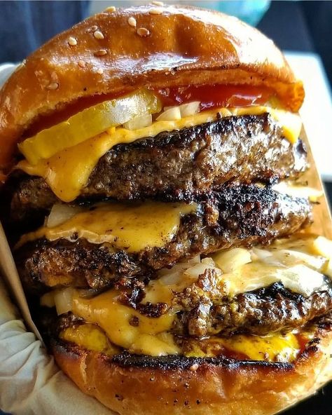 Triple Decker Cheeseburger 🍔 Cheeseburger Recipes Homemade, Food Bouquet, Gourmet Burgers, Weird Food, Food Goals, Recipes From Heaven, Food Obsession, What I Want, Food Cravings