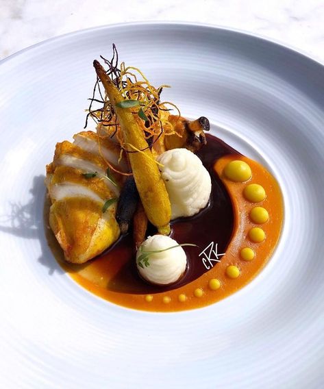 Rich Knott on Instagram: “Roast Chicken Breast, Whipped Potatoes, Crisp Carrots, Roasted Baby Carrot, Carrot/Yellow Carrot Purées, Glace de Volaille. ✊🏻😷👍🏻 . (1st 📸…” Chicken Plating Ideas, Roast Chicken Breast, Carrots Roasted, Gastronomic Food, Chicken Breast Dishes, Steak Dinner Sides, Roasted Baby Carrots, Plating Food, Food Presentation Plates