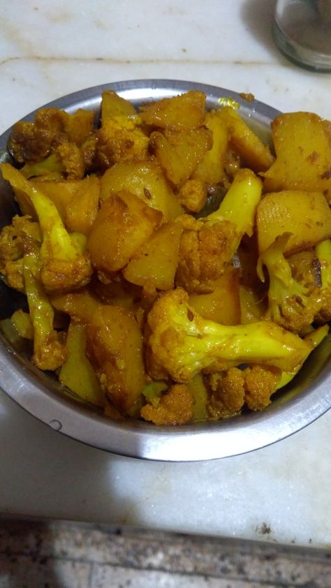 Aloo gobhi Sweet And Sour Pork, Black Wallpaper, Sweet Potato, Ethnic Recipes, Quick Saves, Black