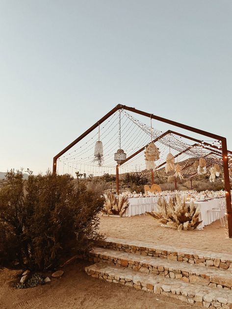 Wedding Decor Pampas, Bohemian Wedding Decor, Desert Inspiration, Modern Bohemian Wedding, Desert Chic, Joshua Tree Wedding, Warm Sunset, Bohemian Wedding Decorations, Beautiful Ruins